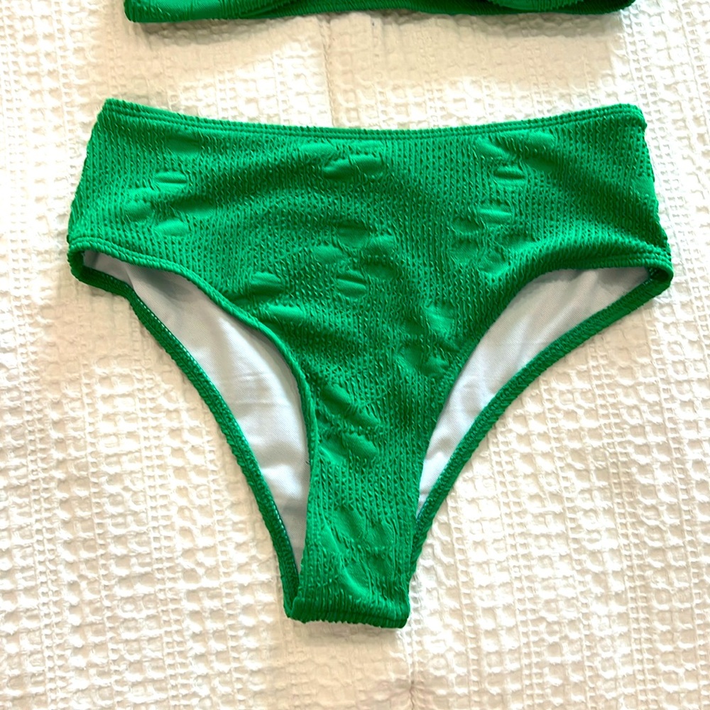💚✨Cutest Kelly Green Bikini Set! - XS - Preppy! High waisted, cross over top✨💚 - Picture 3 of 10